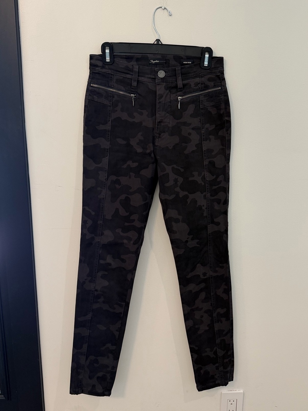 Black Skinny Camo Cargo Zip-Pocket High Rise Pants